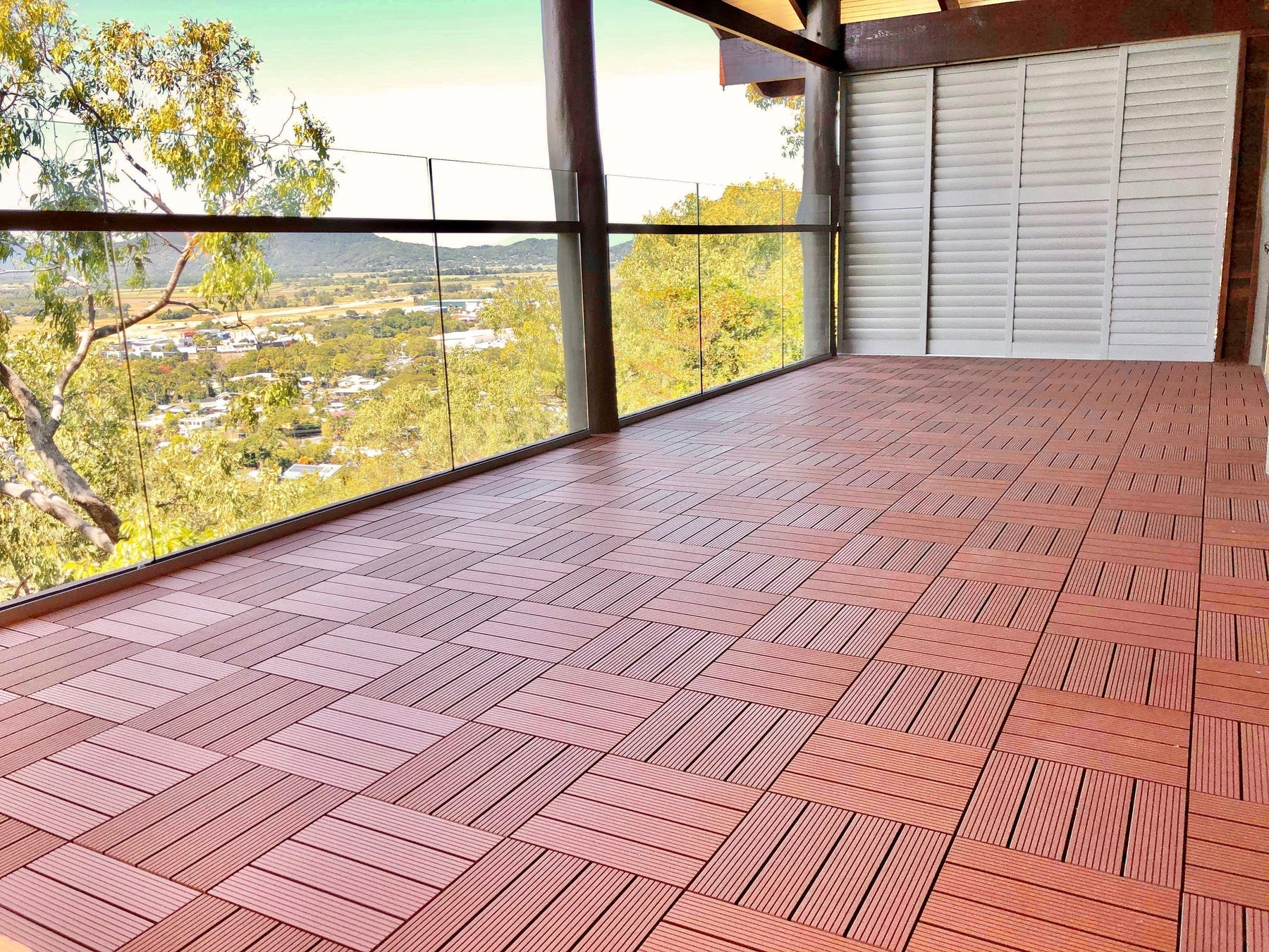 Best Materials for Durable Floating Outdoor Flooring